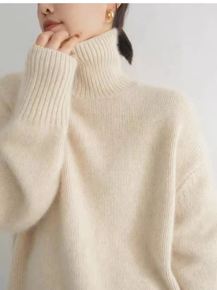 Women's ribbed turtleneck jumper with long sleeves and relaxed fit