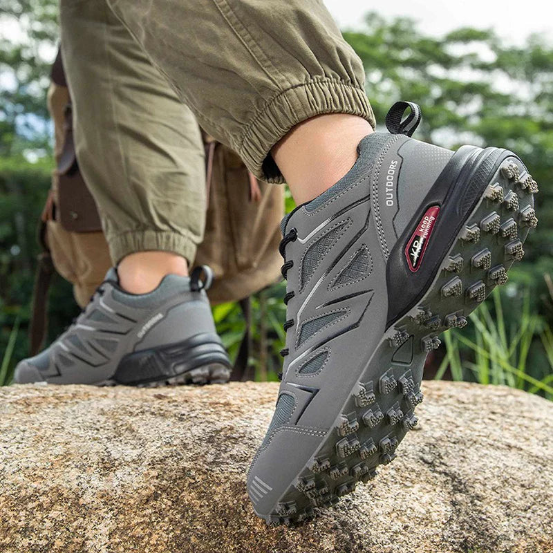Men's low-profile hiking shoes with lace-up fastening and textured outdoor sole