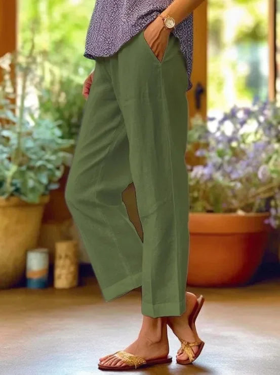 Women's cropped wide leg trousers with side pockets and cuffed hems