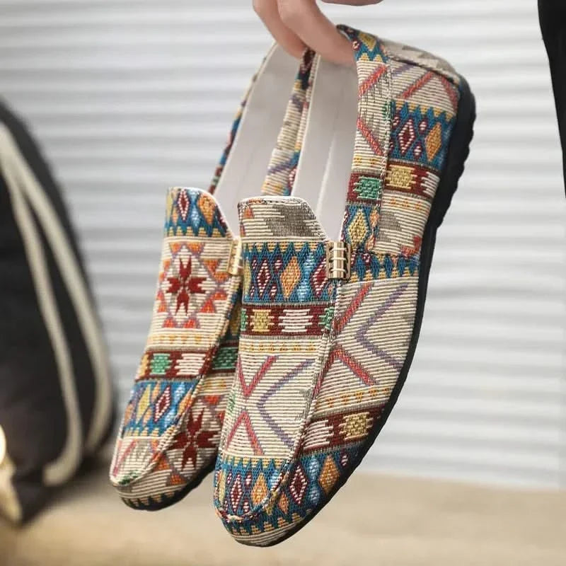 Unisex geometric patterned loafers with round toes and flat soles