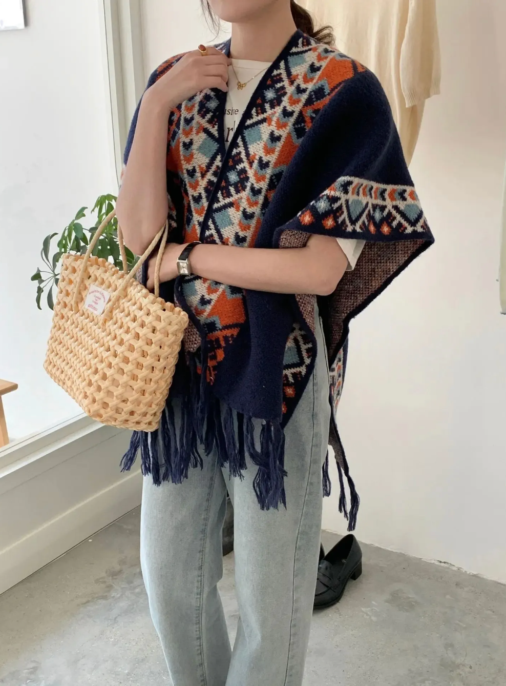 Women's geometric patterned cardigan with short sleeves and fringed edges