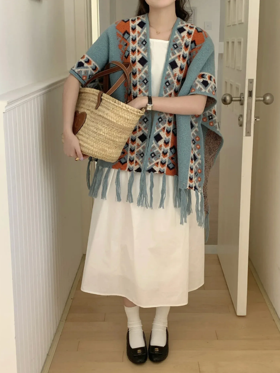 Women's geometric patterned cardigan with short sleeves and fringed edges