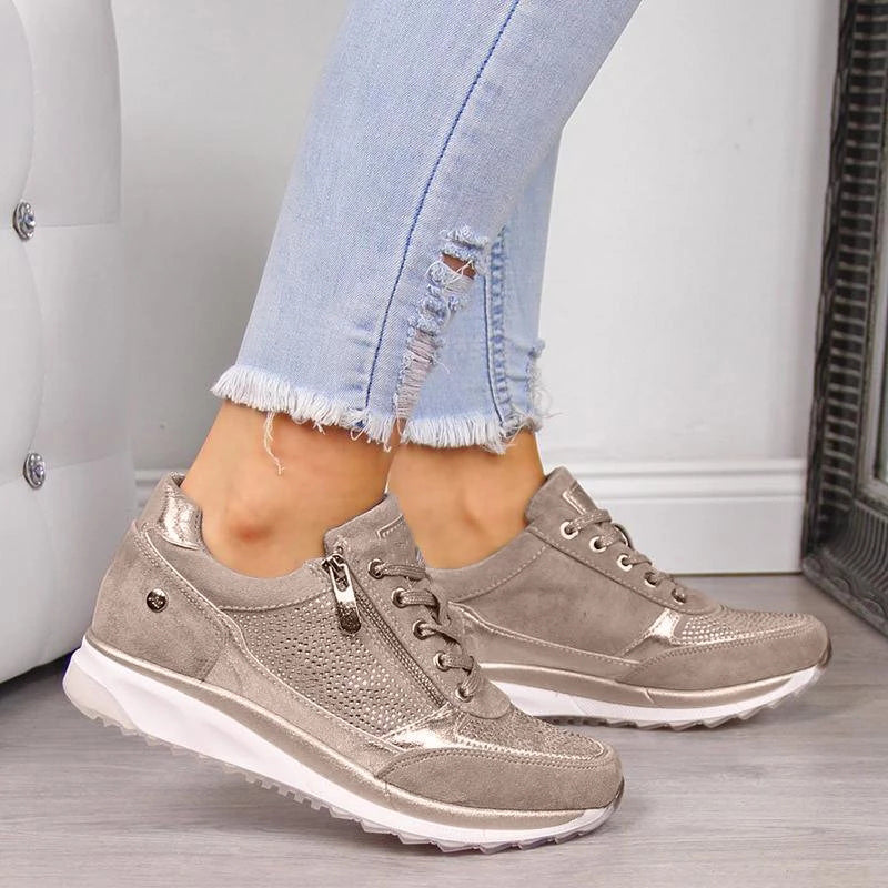 Women's lace-up trainers with textured panels, side zip and white sole