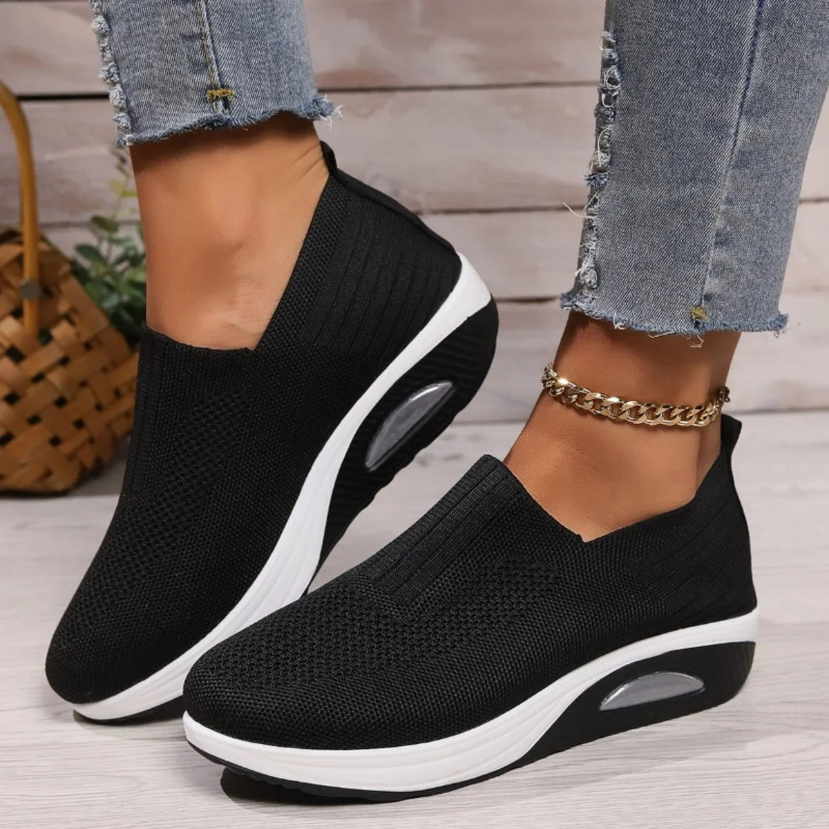 Women's plain slip-on trainers with round toes and raised soles