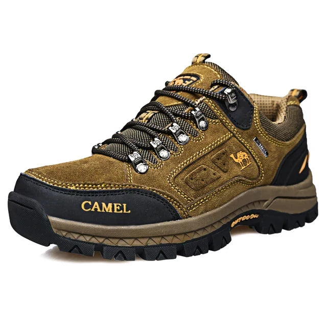 Low-cut lace-up hiking boots with round toes and treaded soles