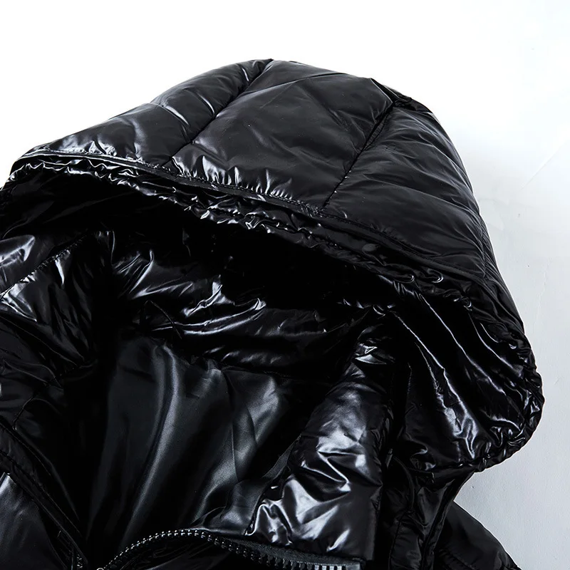 Men's quilted hooded puffer jacket with zip front and zipped pockets