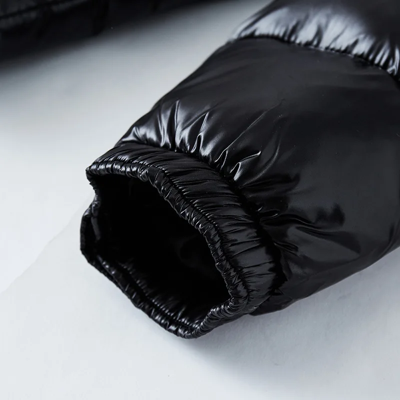 Men's quilted hooded puffer jacket with zip front and zipped pockets