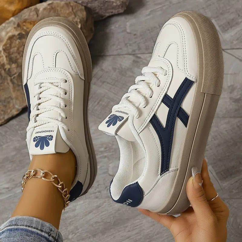 Women's retro lace-up trainers with geometric side stripes and flat soles