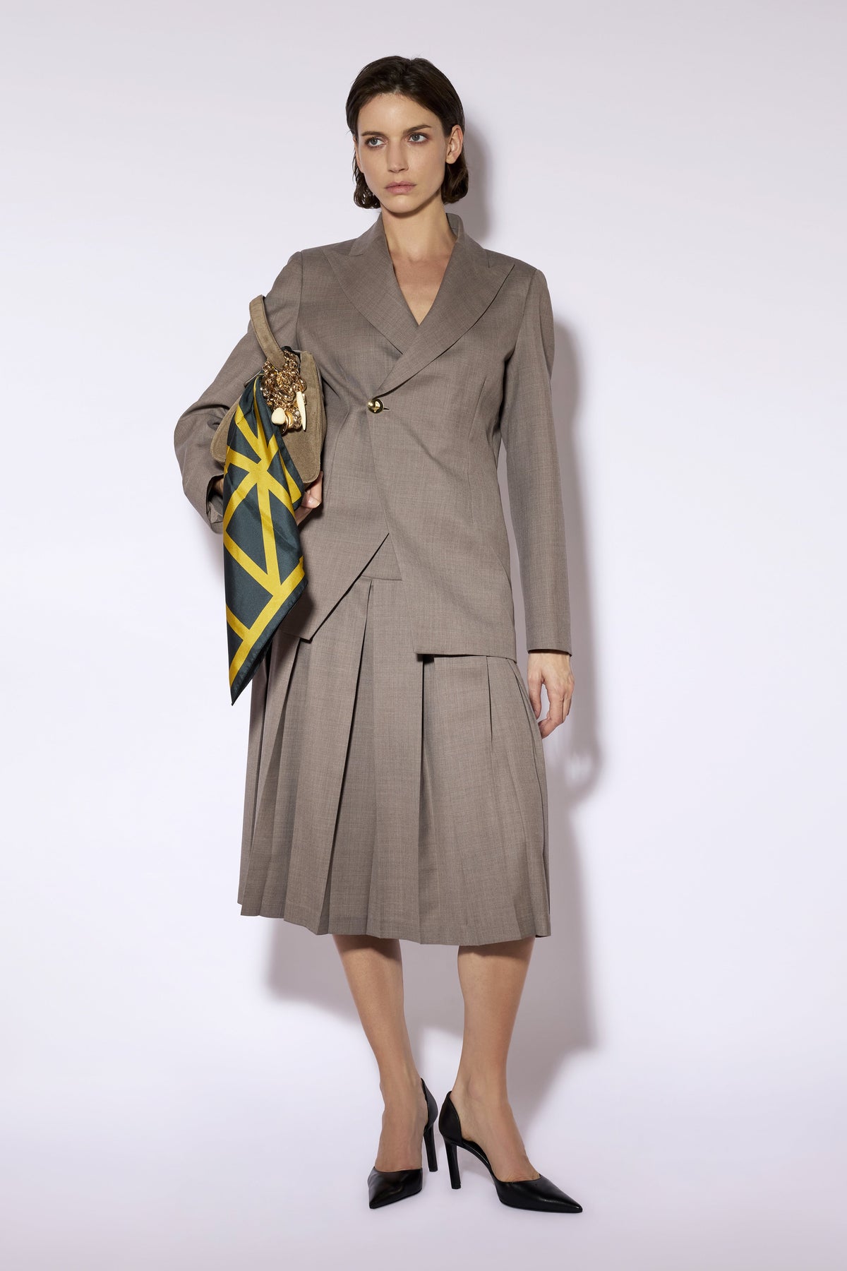 Women's brown tailored blazer with notched lapels and long sleeves
