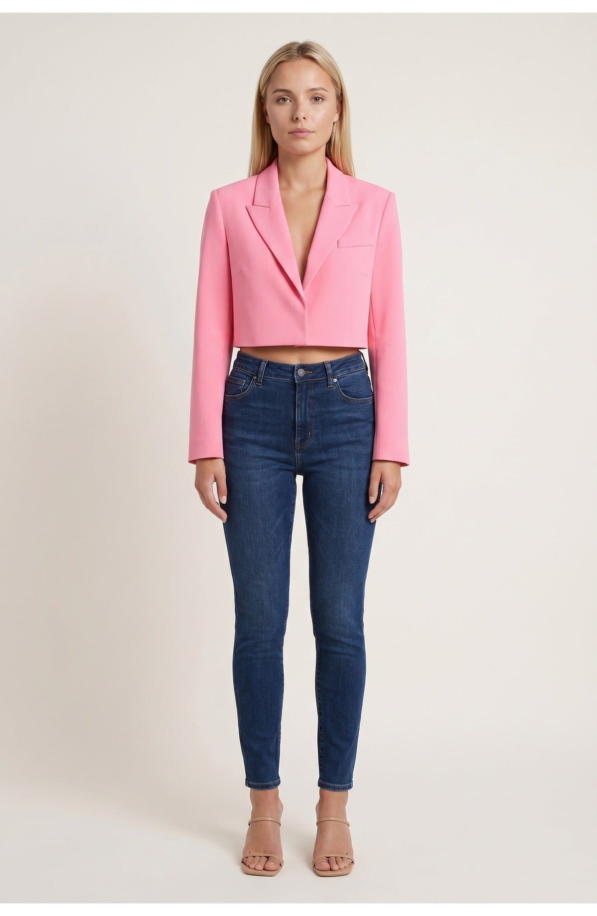 Women's cropped blazer with notched lapels and long sleeves