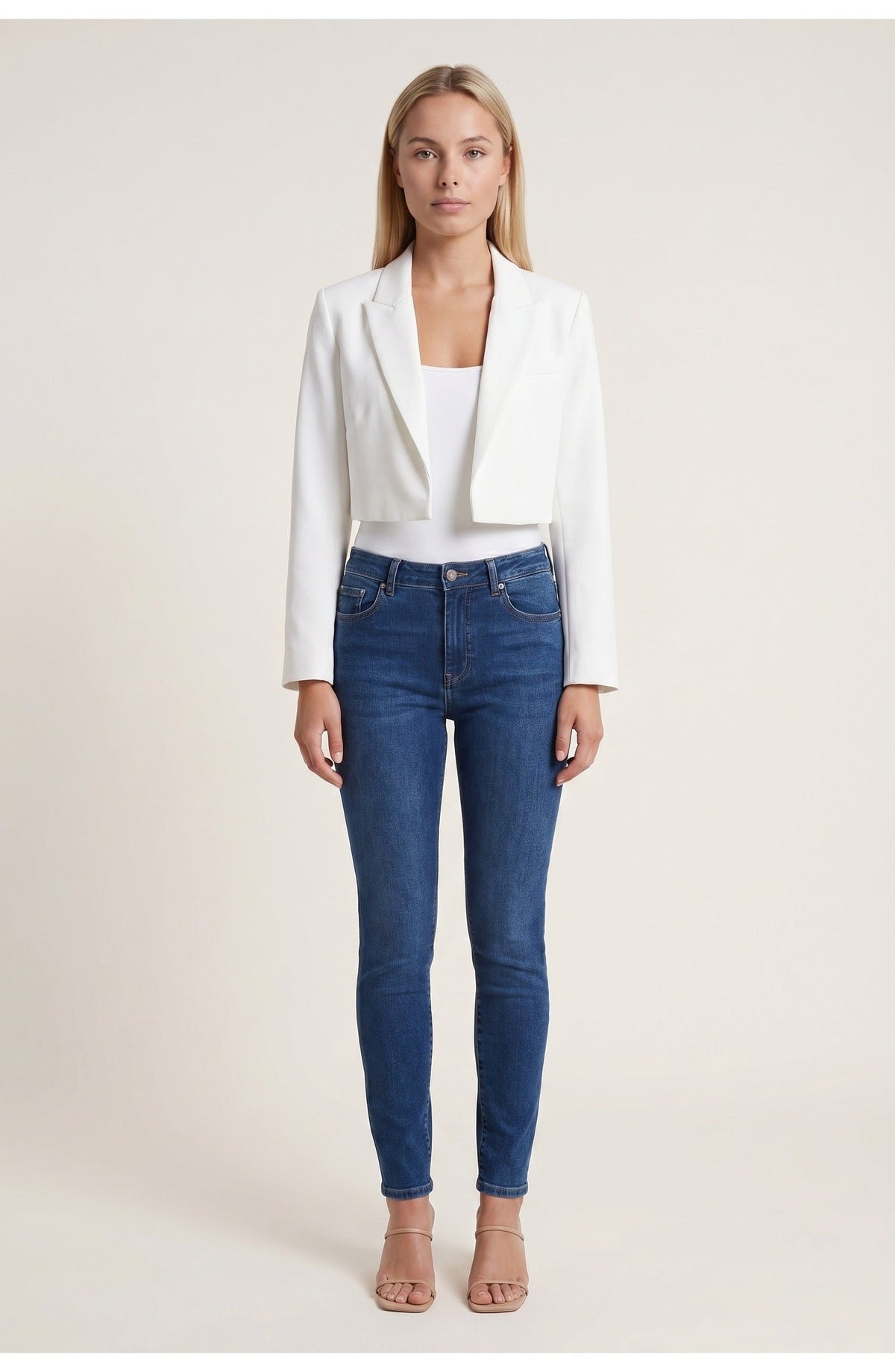 Women's cropped blazer with notched lapels and long sleeves