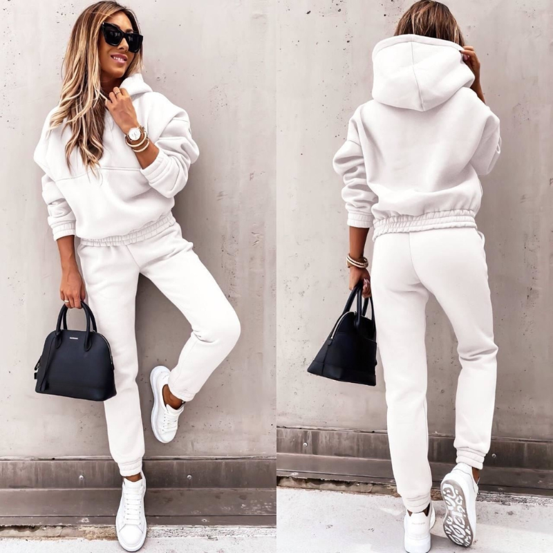 Women's hooded tracksuit set with jogger trousers and elasticated cuffs