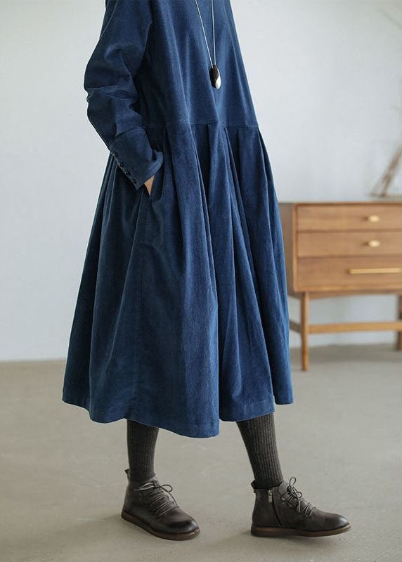Women's long-sleeved velvet maxi dress with round neckline and full pleated skirt