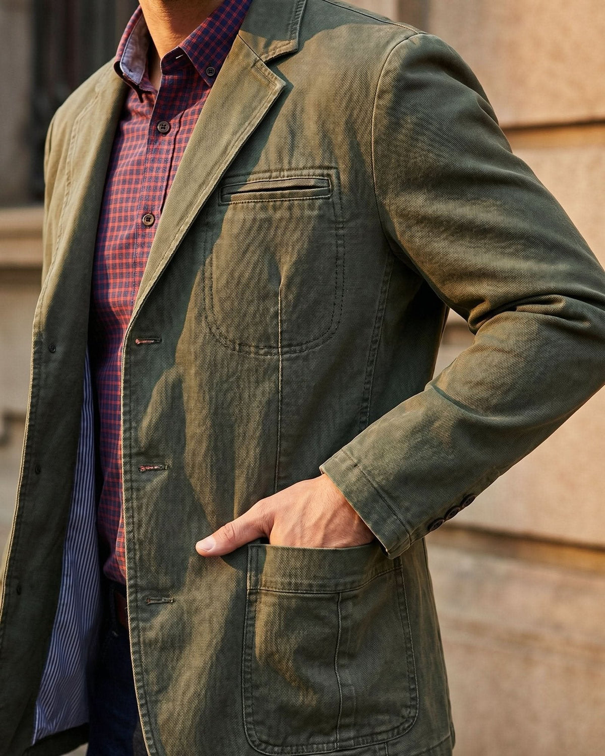 Men's washed blazer with notched lapels, button fastening and patch pockets