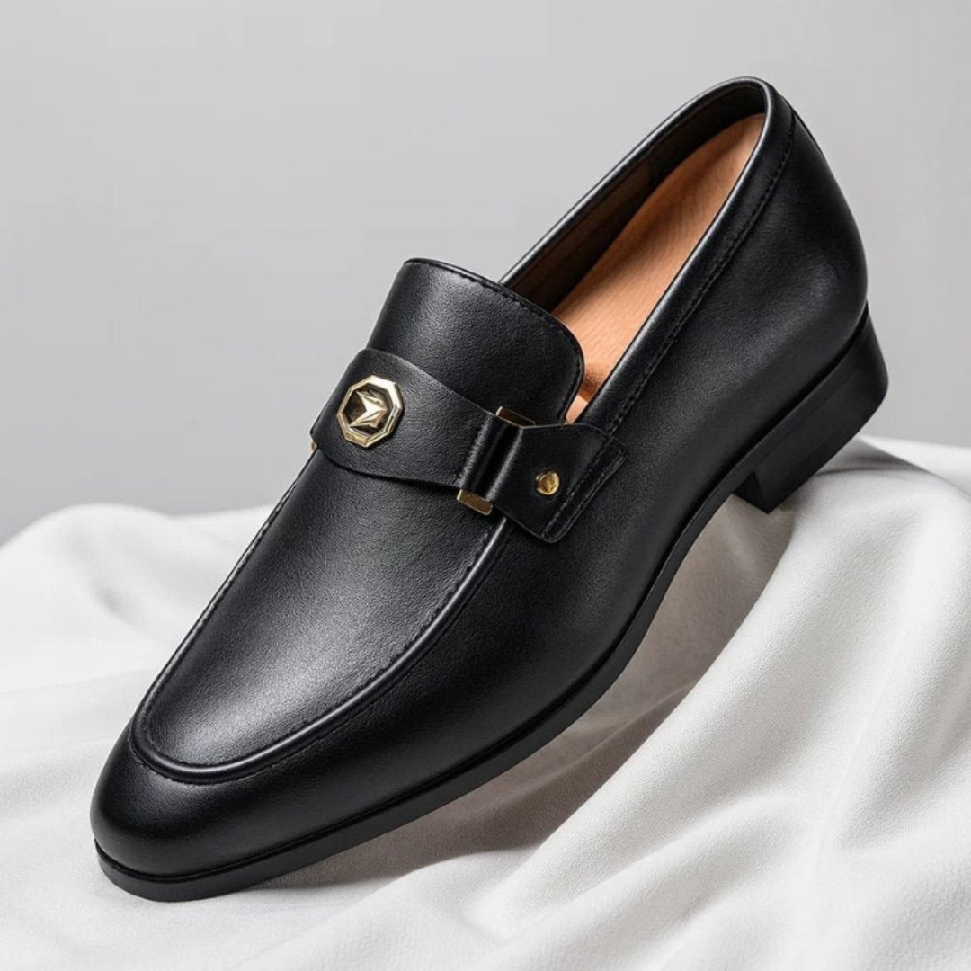 Men's slip-on loafers with penny strap detail and low heel