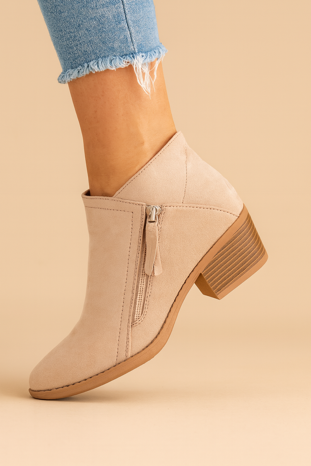 Women's ankle boots with side zip and block heel