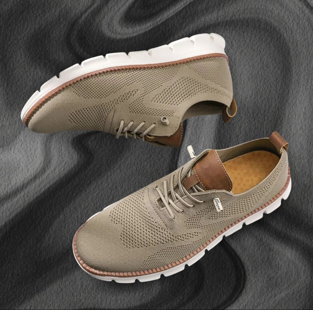 Men's low-top textured mesh trainers with lace-up fastening and segmented sole