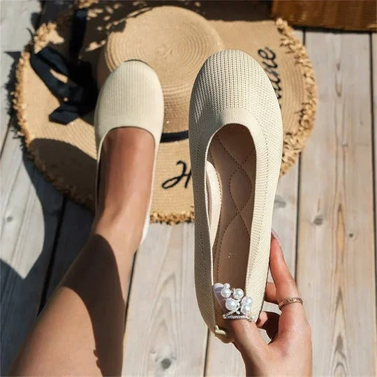 Women's knit round toe ballet flats with slip-on design and low flat sole