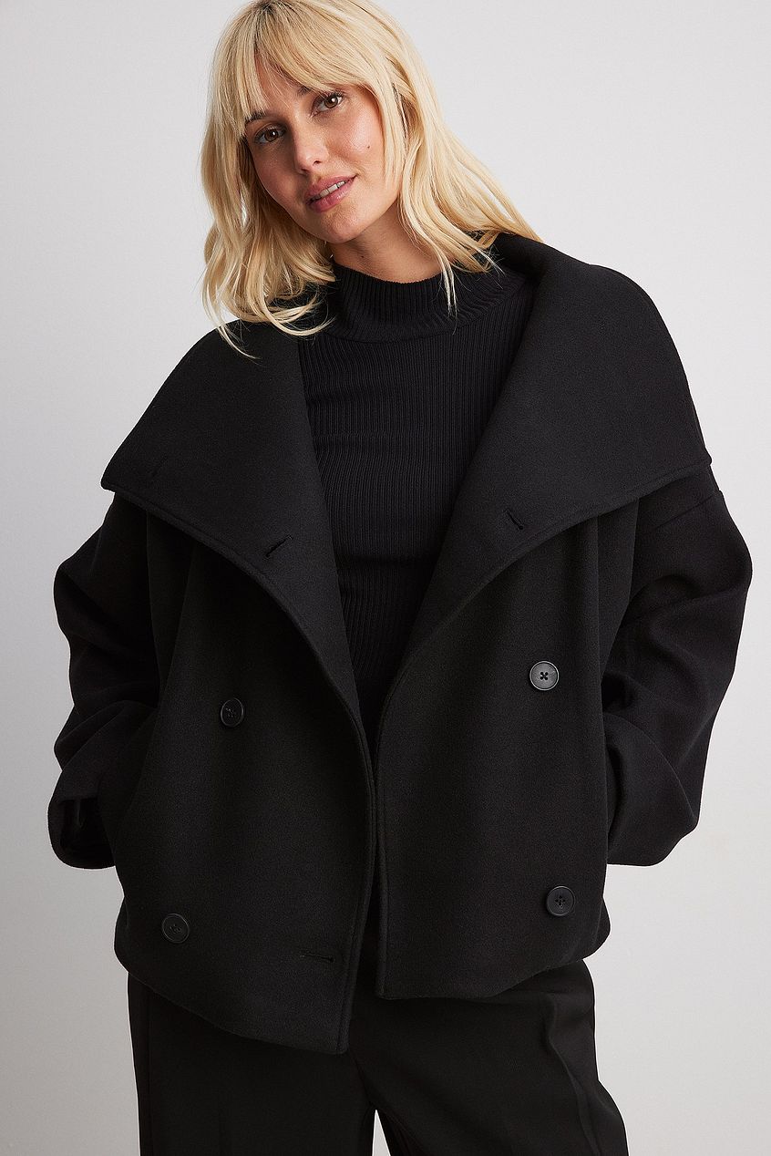 Women's cropped double-breasted jacket with wide lapels and long sleeves