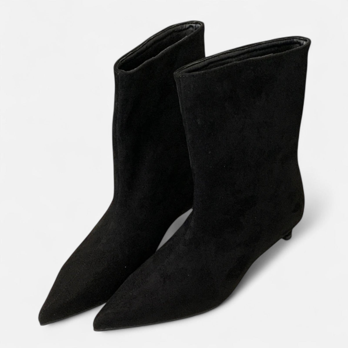 Women's pointed-toe ankle boots with low heels and pull-on shafts
