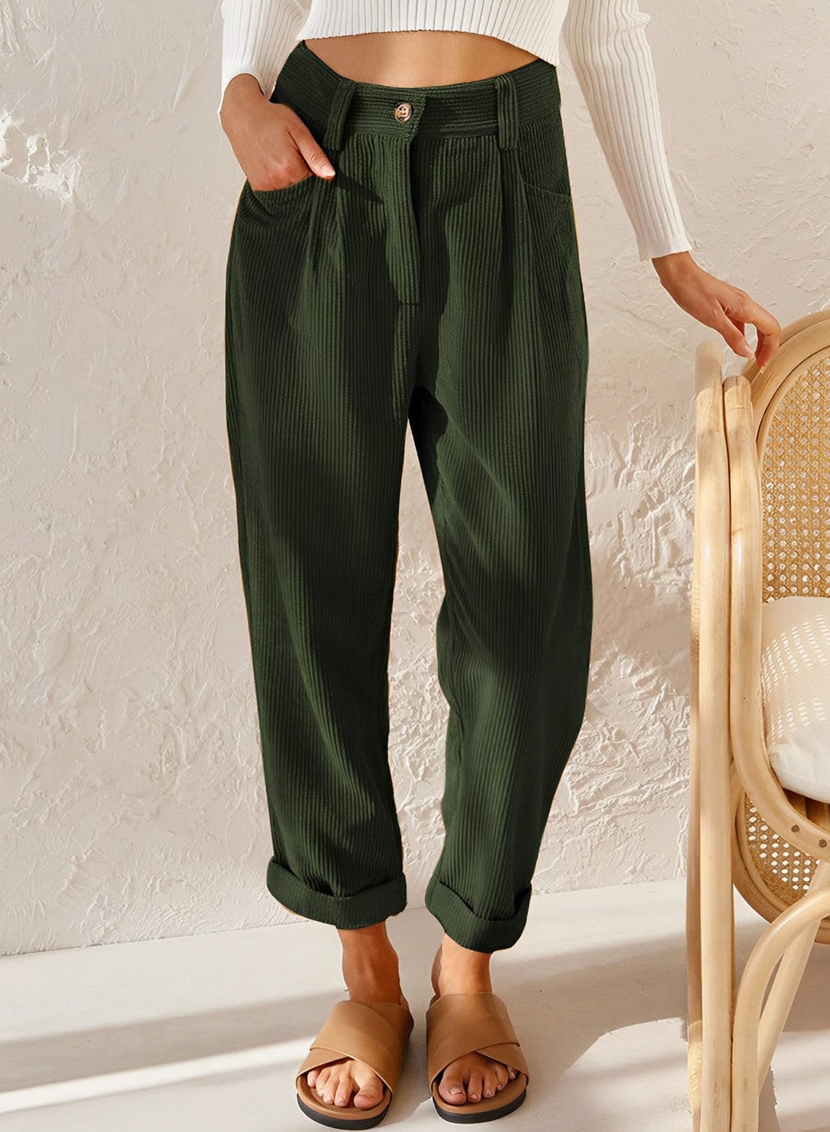 Women's high-rise corduroy trousers with straight legs, side pockets and cuffed hems