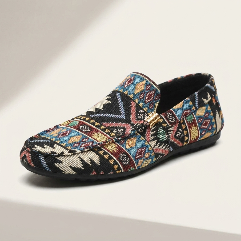 Unisex geometric patterned loafers with round toes and flat soles