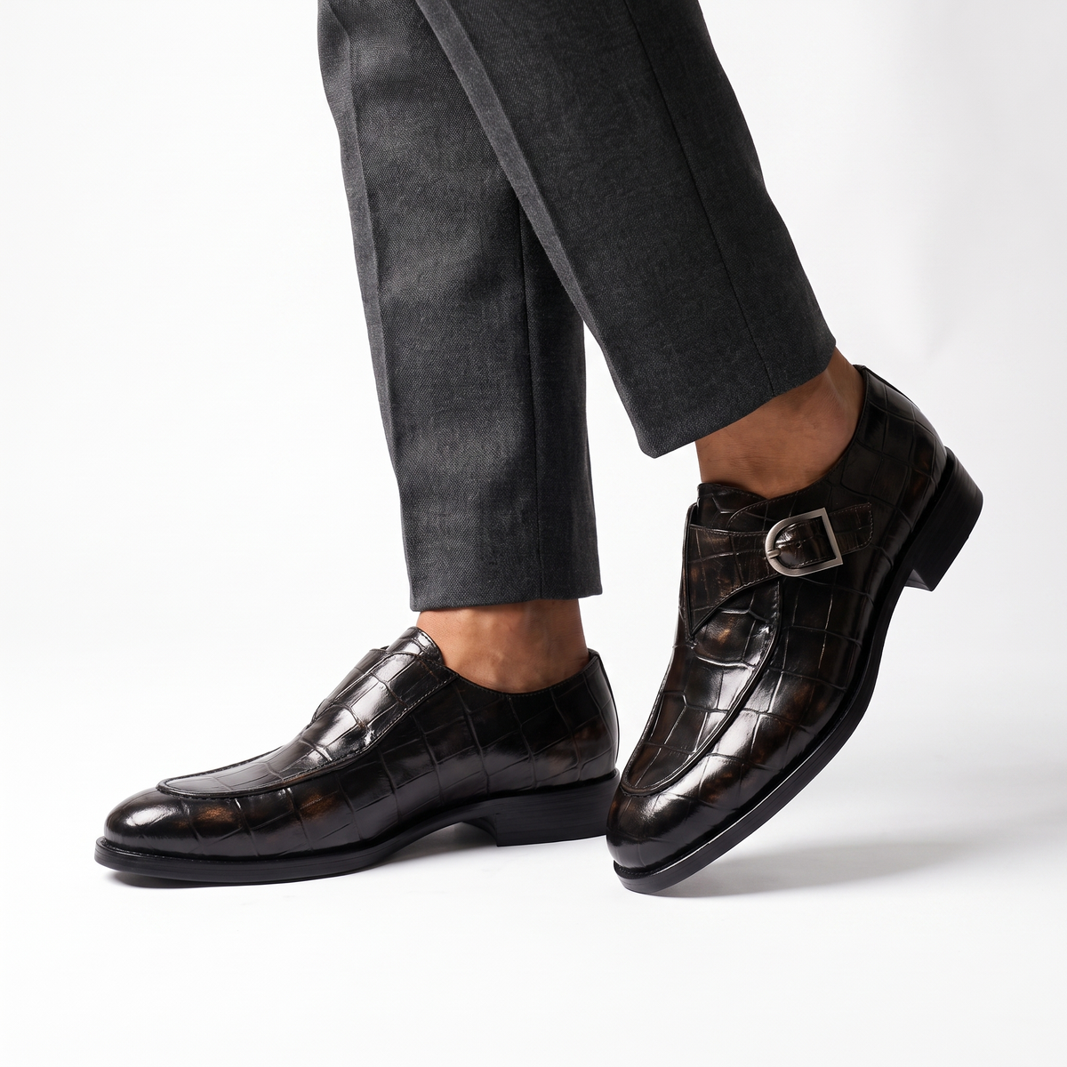 Men's glossy crocodile-texture buckle loafers with low heels