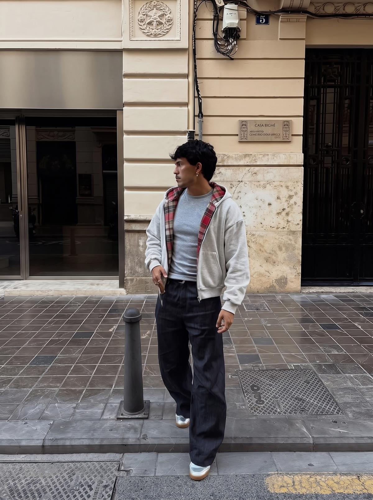 Unisex reversible hoodie jacket with plain and checked sides