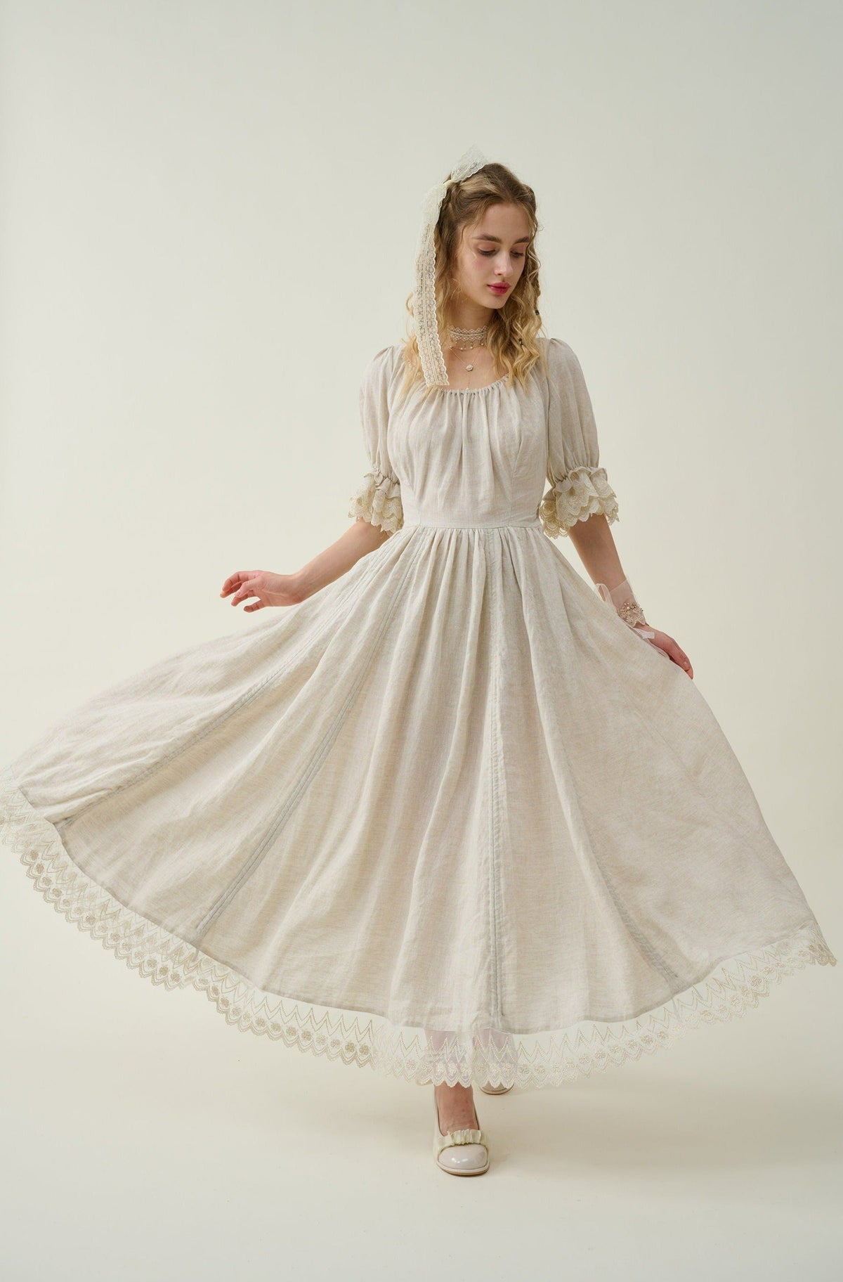 Women's floral maxi dress with puff sleeves and lace trim