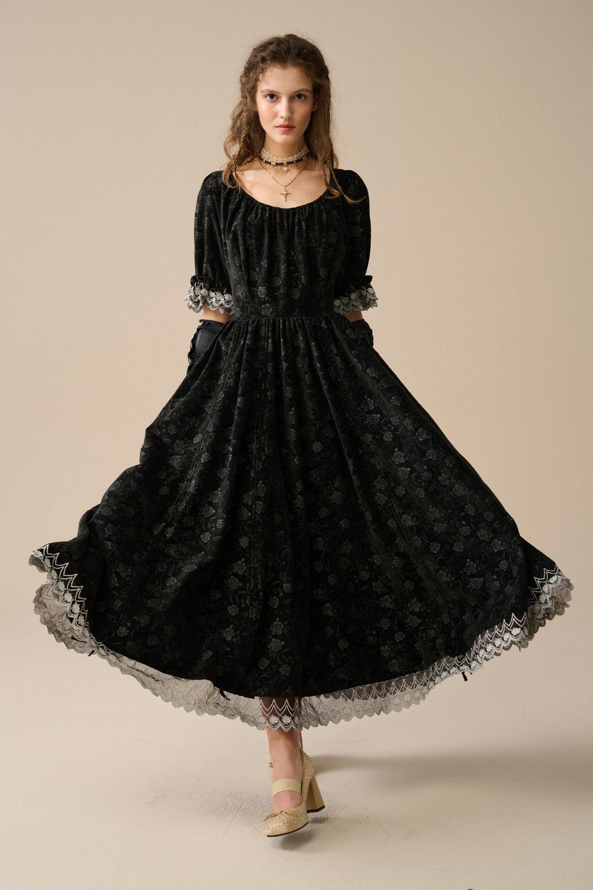 Women's floral maxi dress with puff sleeves and lace trim