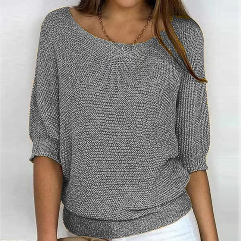 Women's relaxed plain knit sweater with round neckline and three-quarter sleeves