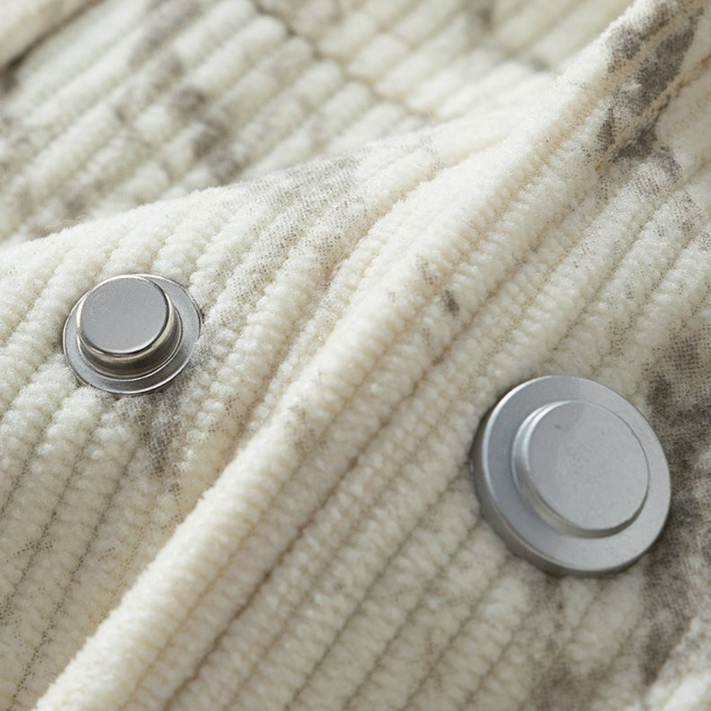 Unisex corduroy jacket with contrasting collar, long sleeves and buttoned chest pockets