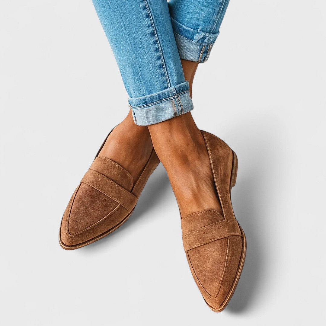 Women's pointed loafers with penny strap and low heel