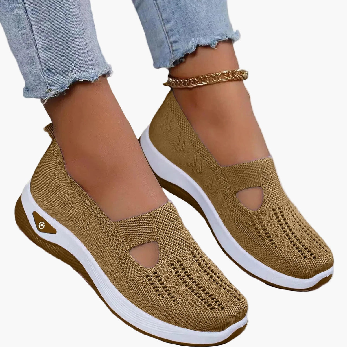 Women's slip-on trainers with textured upper, cut-out detail and white sole