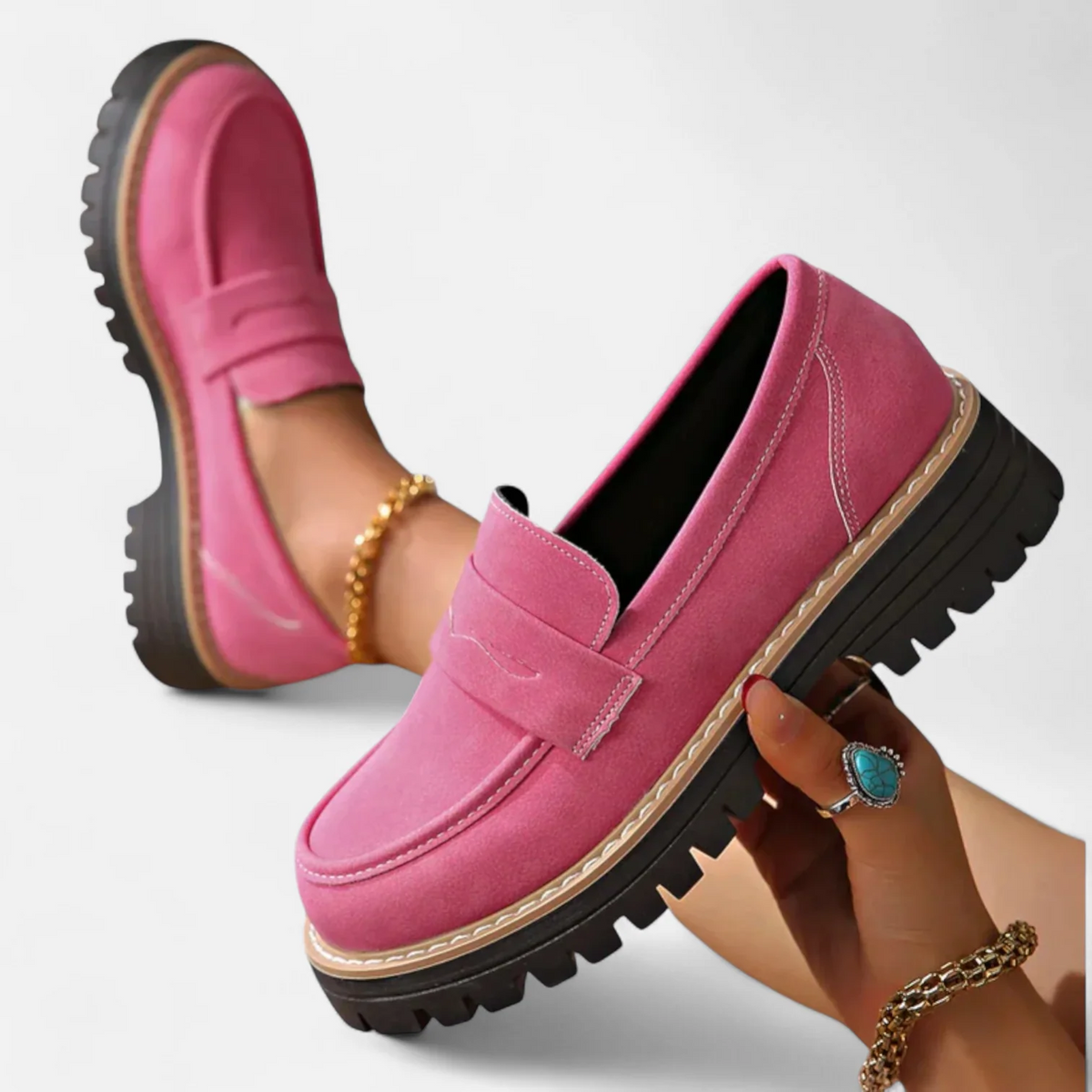 Women's slip-on loafers with penny strap, low block heel and ridged sole