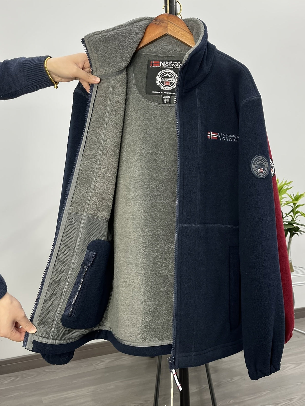Men's full-zip jacket with stand collar, contrast lining and front pockets