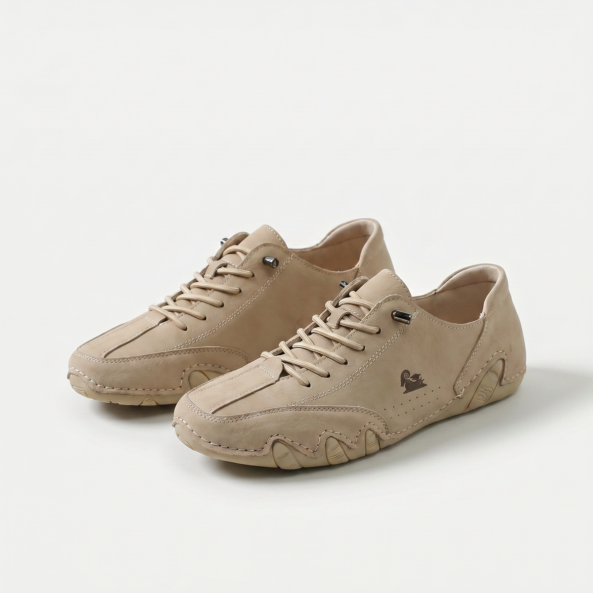 Women's low-profile lace-up trainers with rounded toes and stitched panels