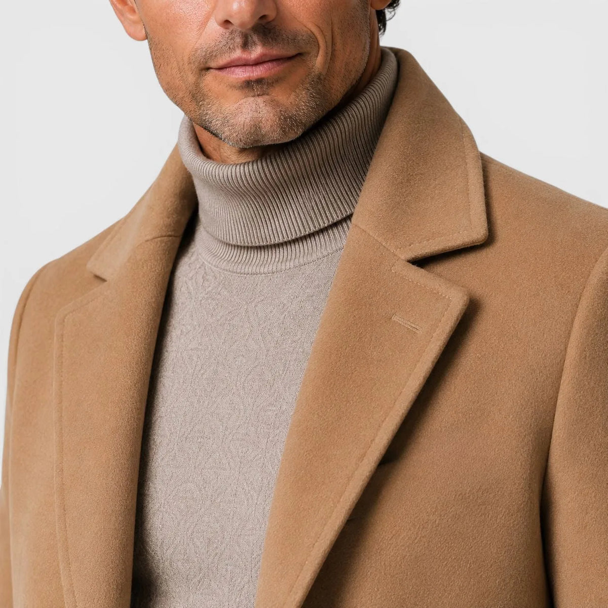Men's single-breasted long overcoat with notched lapels and button fastening