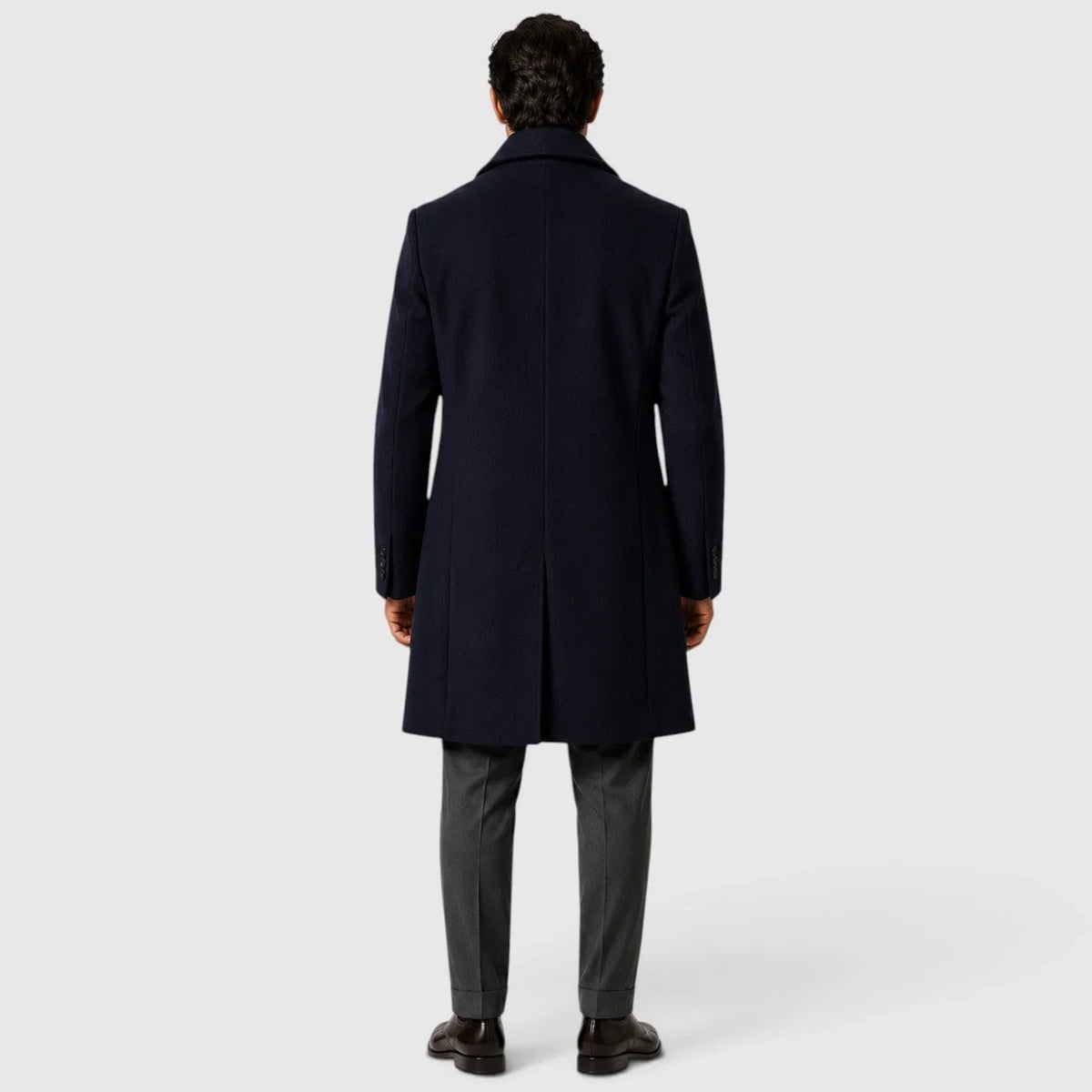 Men's single-breasted long overcoat with notched lapels and button fastening