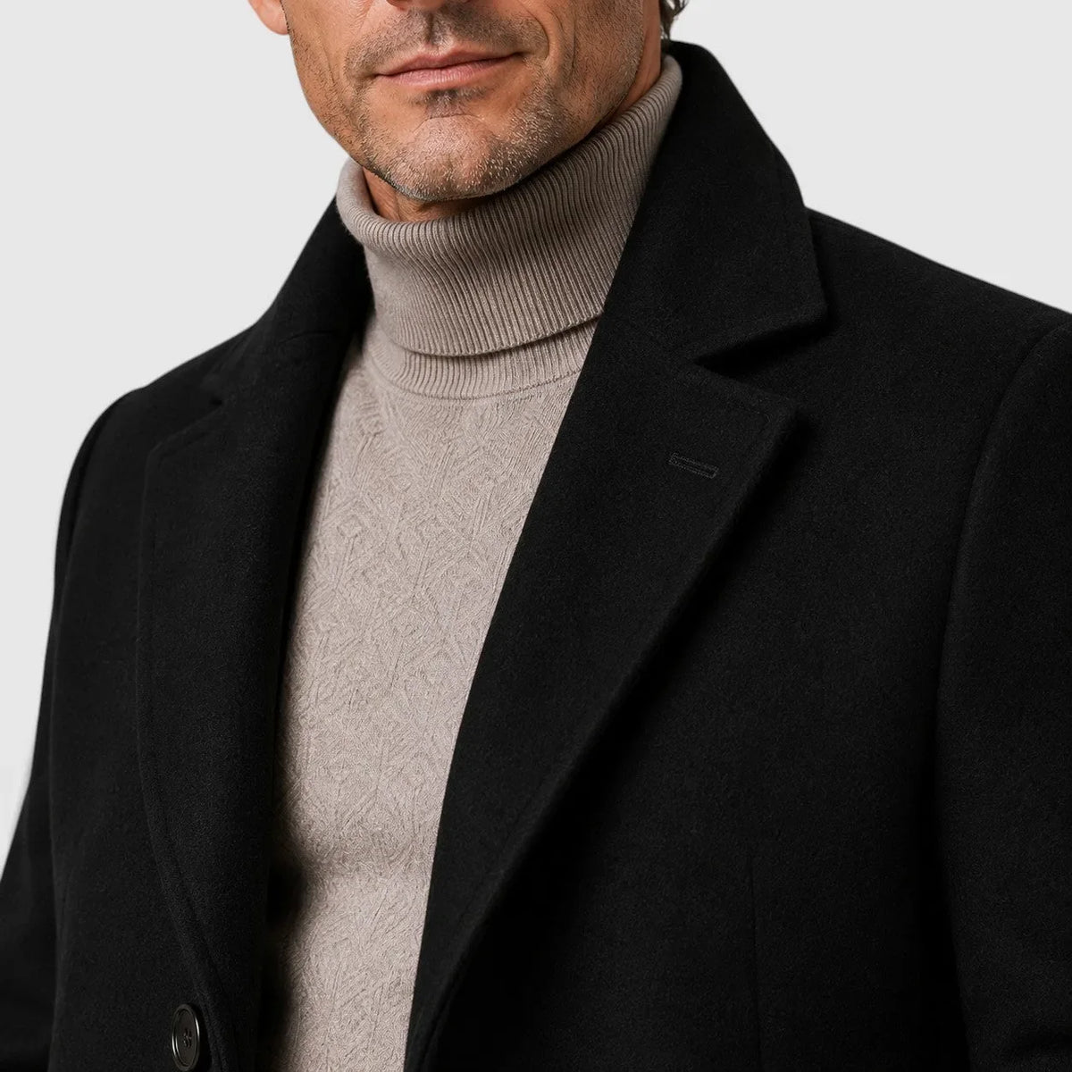 Men's single-breasted long overcoat with notched lapels and button fastening
