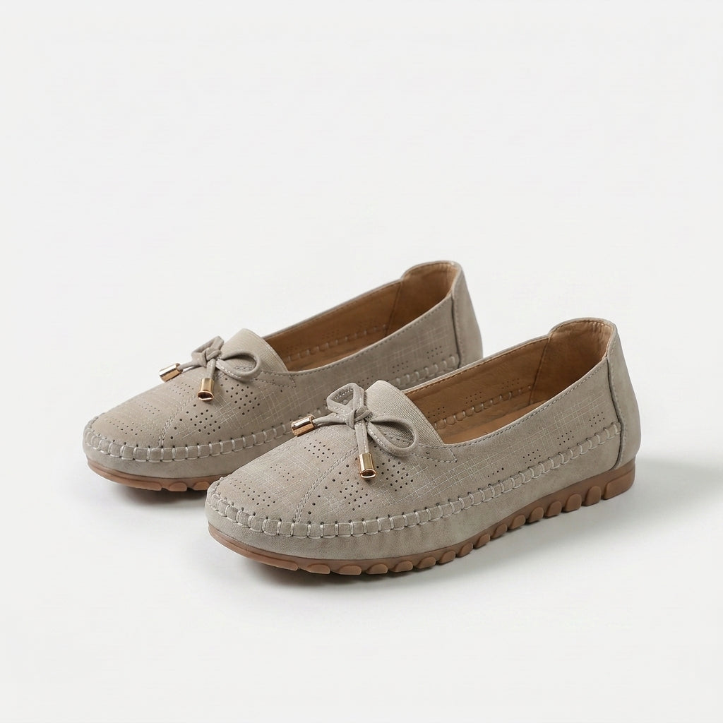Women's textured loafers with bow ties and flat soles
