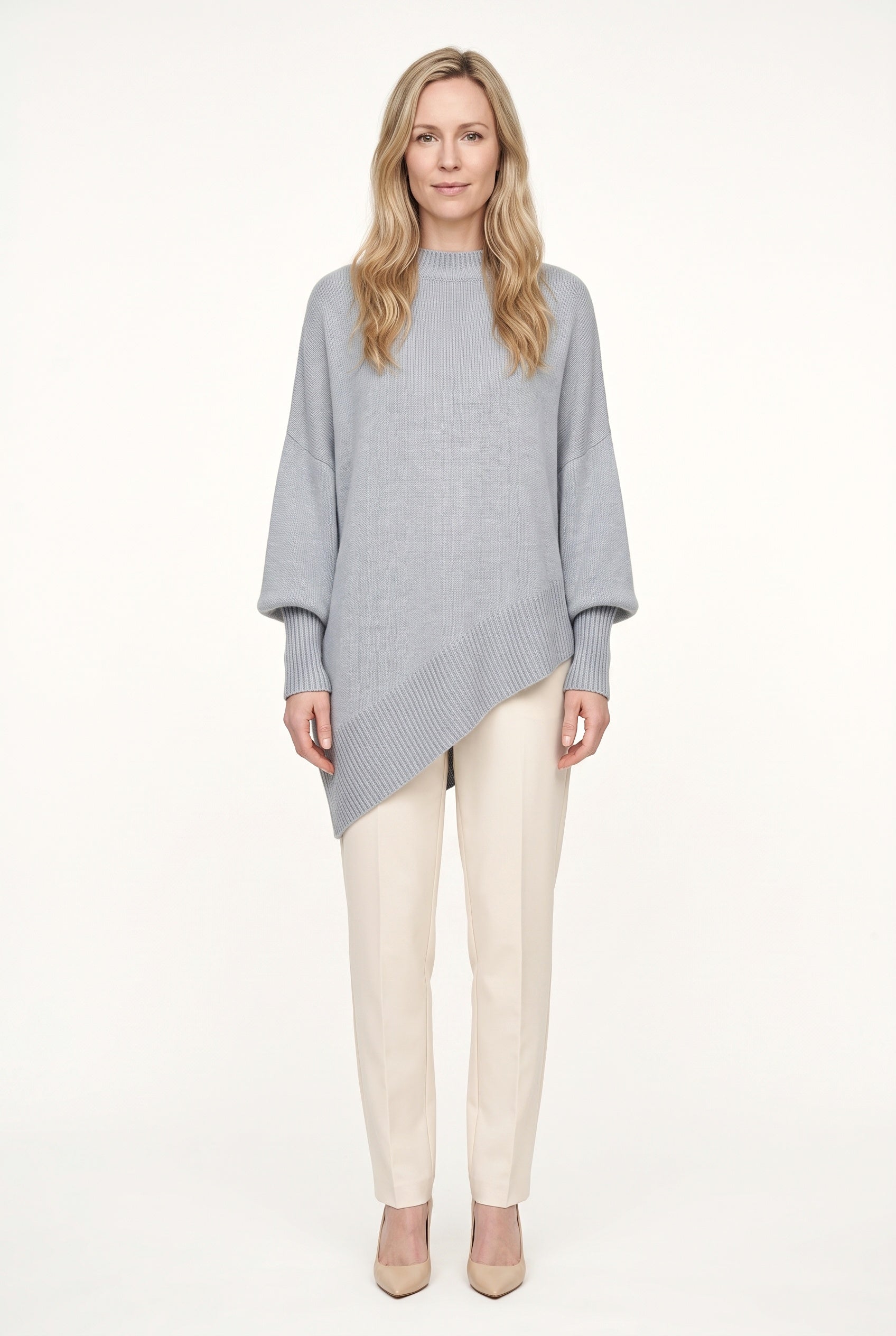 Women's oversized turtleneck sweater with long sleeves and asymmetric hem