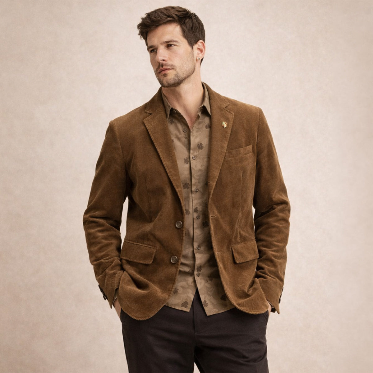 Men's corduroy blazer with notch lapels, button fastening and flap pockets