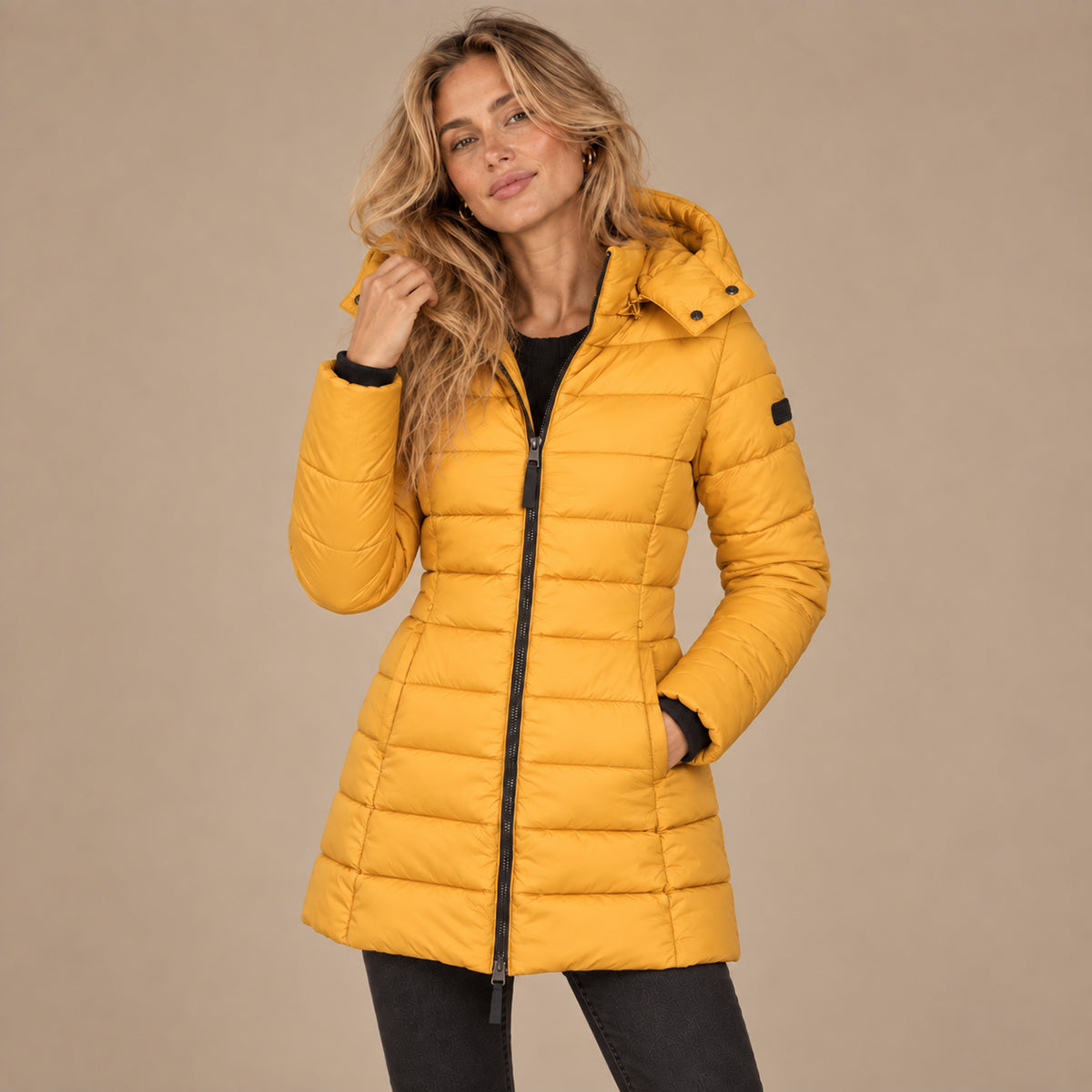 Women's hooded quilted puffer jacket with long sleeves and full zip