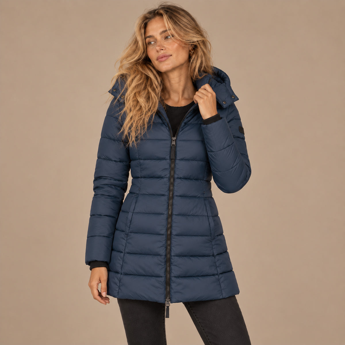 Women's hooded quilted puffer jacket with long sleeves and full zip