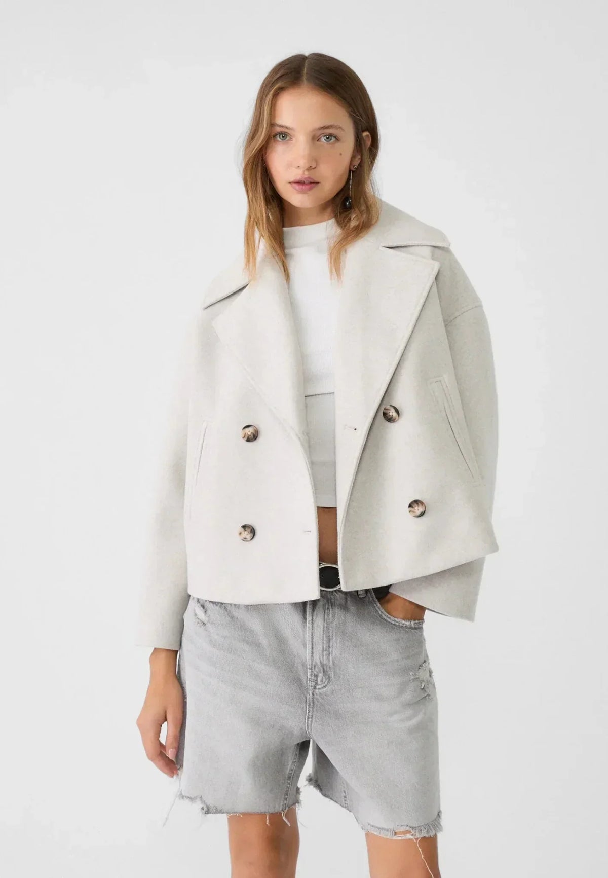 Women's cropped double-breasted jacket with wide lapels and welt pockets