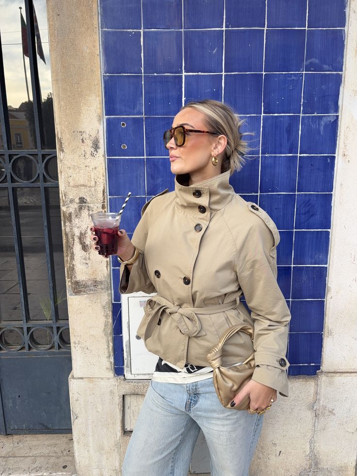 Women's cropped trench coat with stand collar, buttons and tie belt