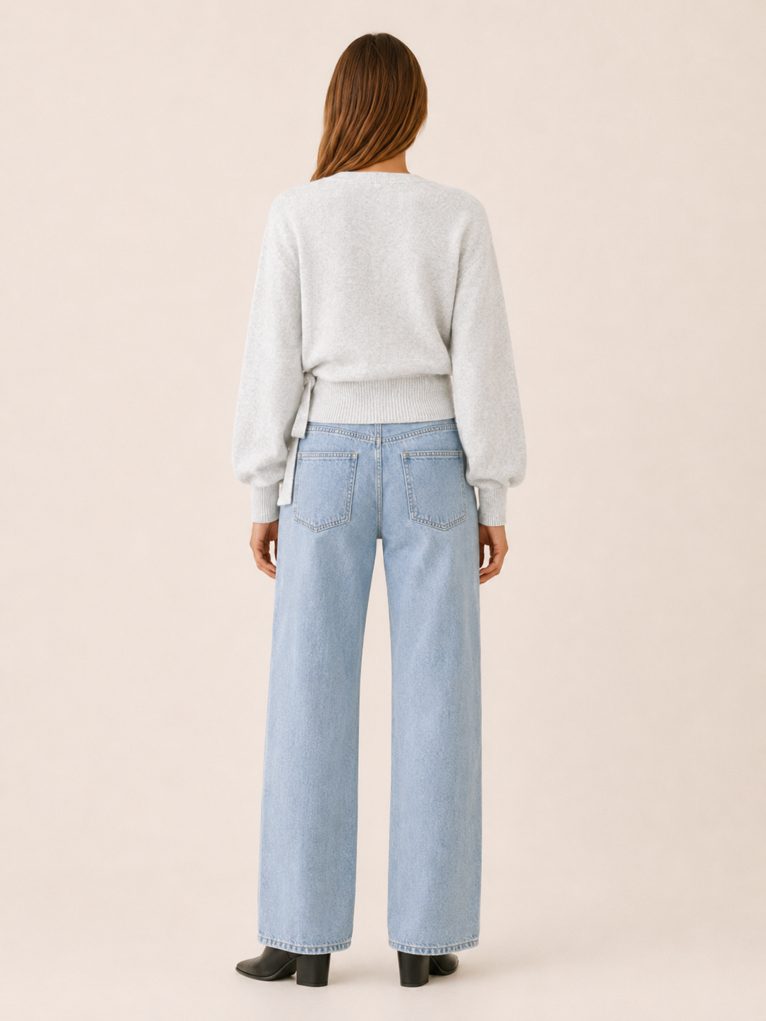 Women's wrap knit jumper with V-neckline, long sleeves and waist tie