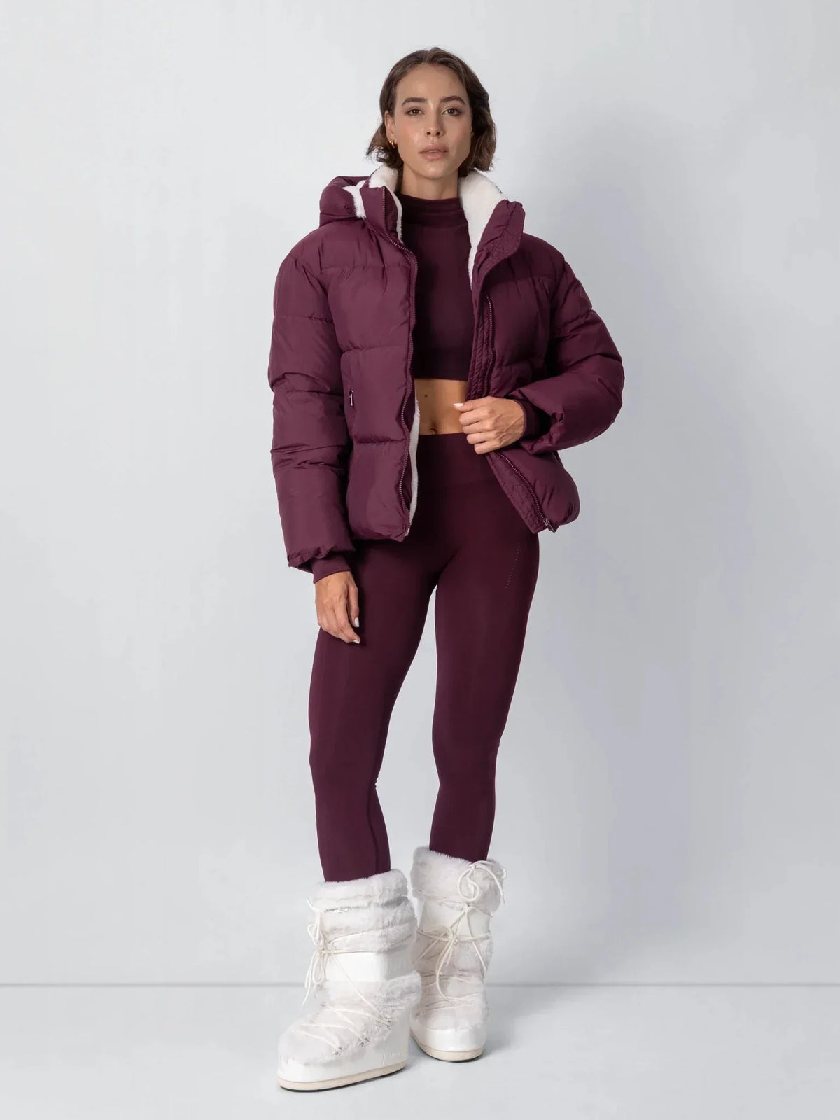 Women's cropped quilted puffer jacket with hood and faux-fur-look lining