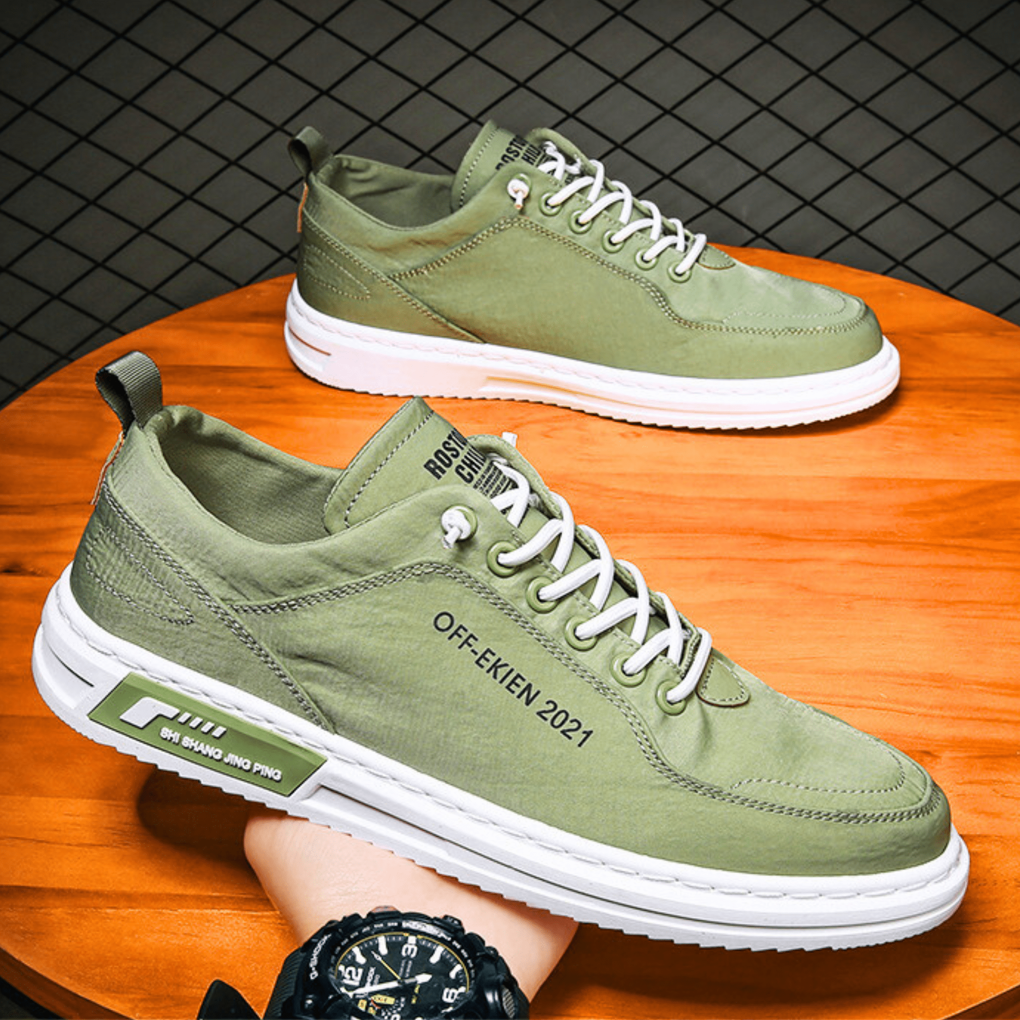 Men's low-top lace-up sneakers with stitched panels, round toes and contrasting white soles
